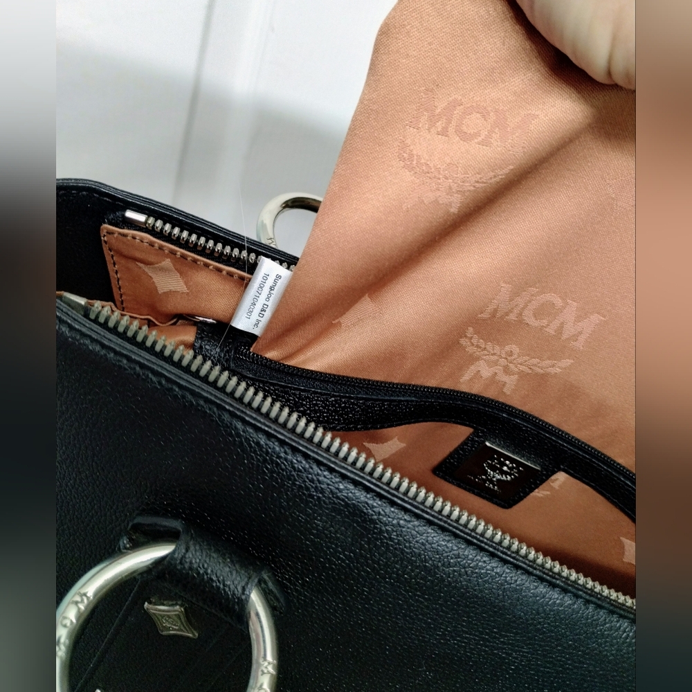 MCM Shoulder Bag With MCM Coin Pouch - Picture 14 of 15